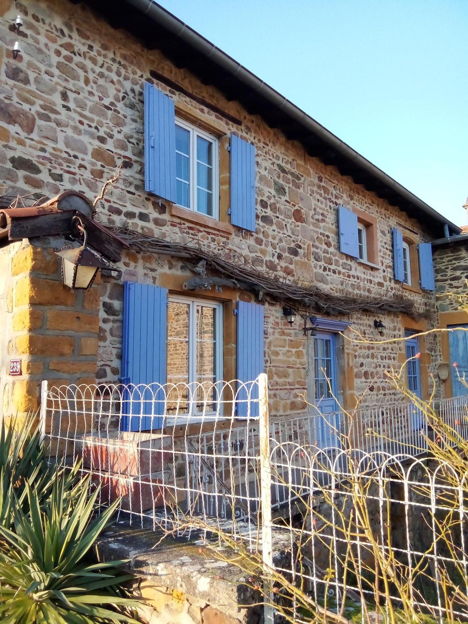 Chez Steph Apartment Saint-Germain-Nuelles Exterior photo